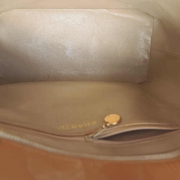 Chanel Medallion Quilted Brown Patent Leather Tote - Picture 13 of 16